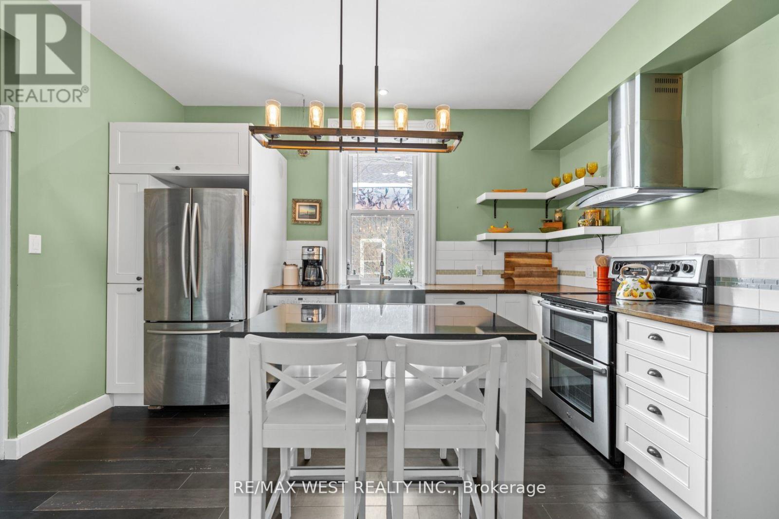 40 Regent Street W, Selwyn, Ontario  K0L 2H0 - Photo 2 - X12116845