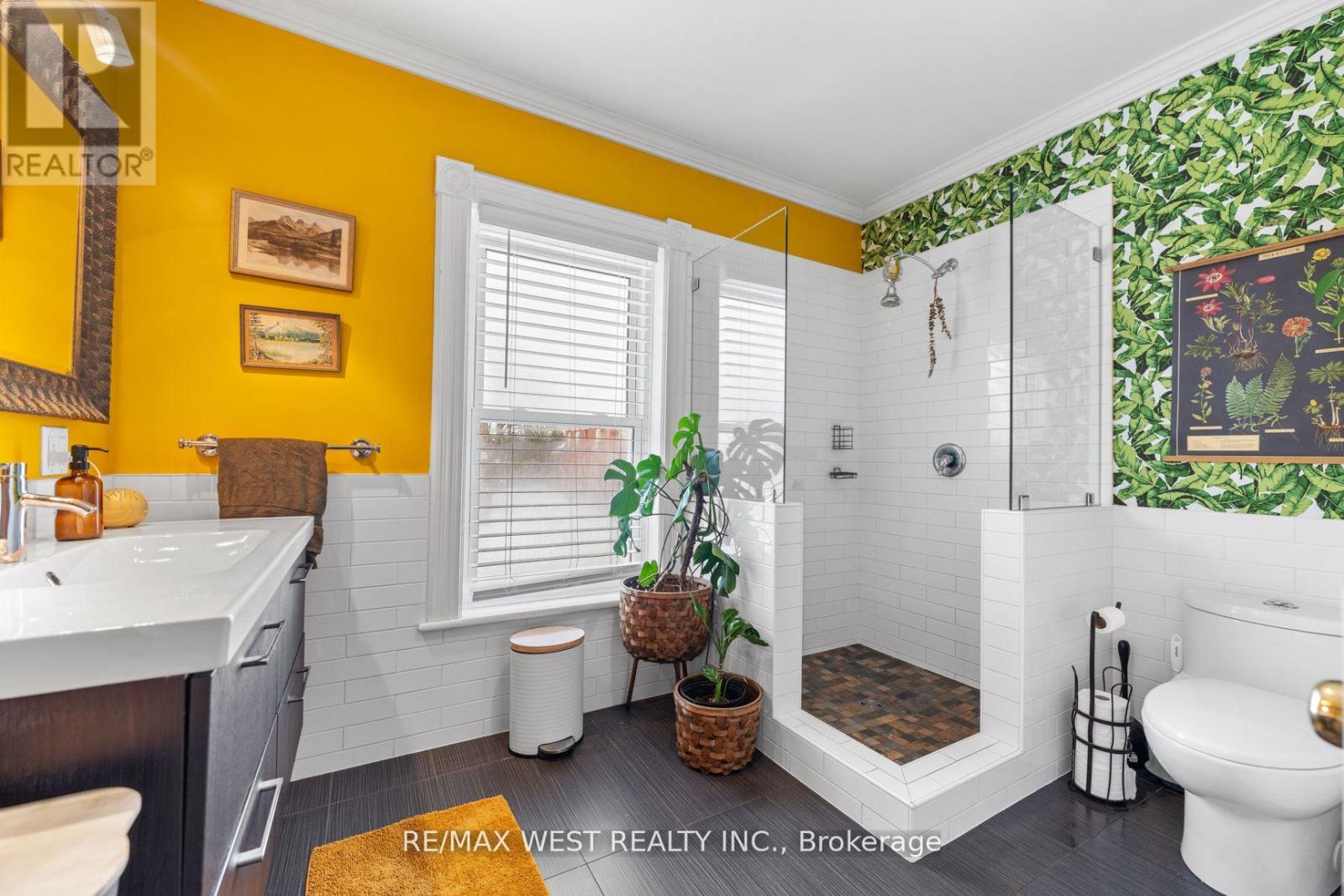 40 Regent Street W, Selwyn, Ontario  K0L 2H0 - Photo 6 - X12116845