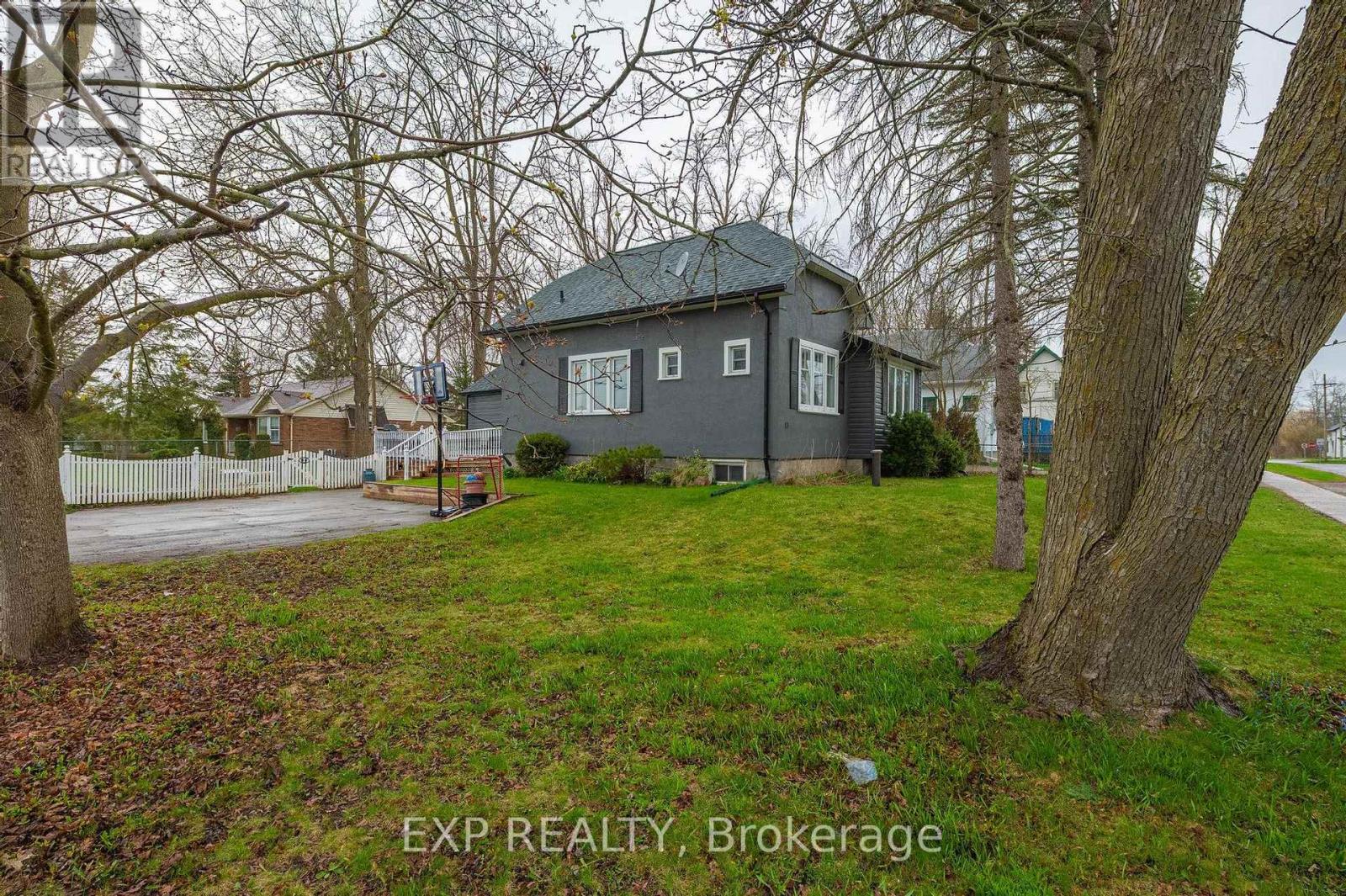 13 Queen Street S, Kawartha Lakes (Omemee), Ontario  K0L 2W0 - Photo 3 - X12117892