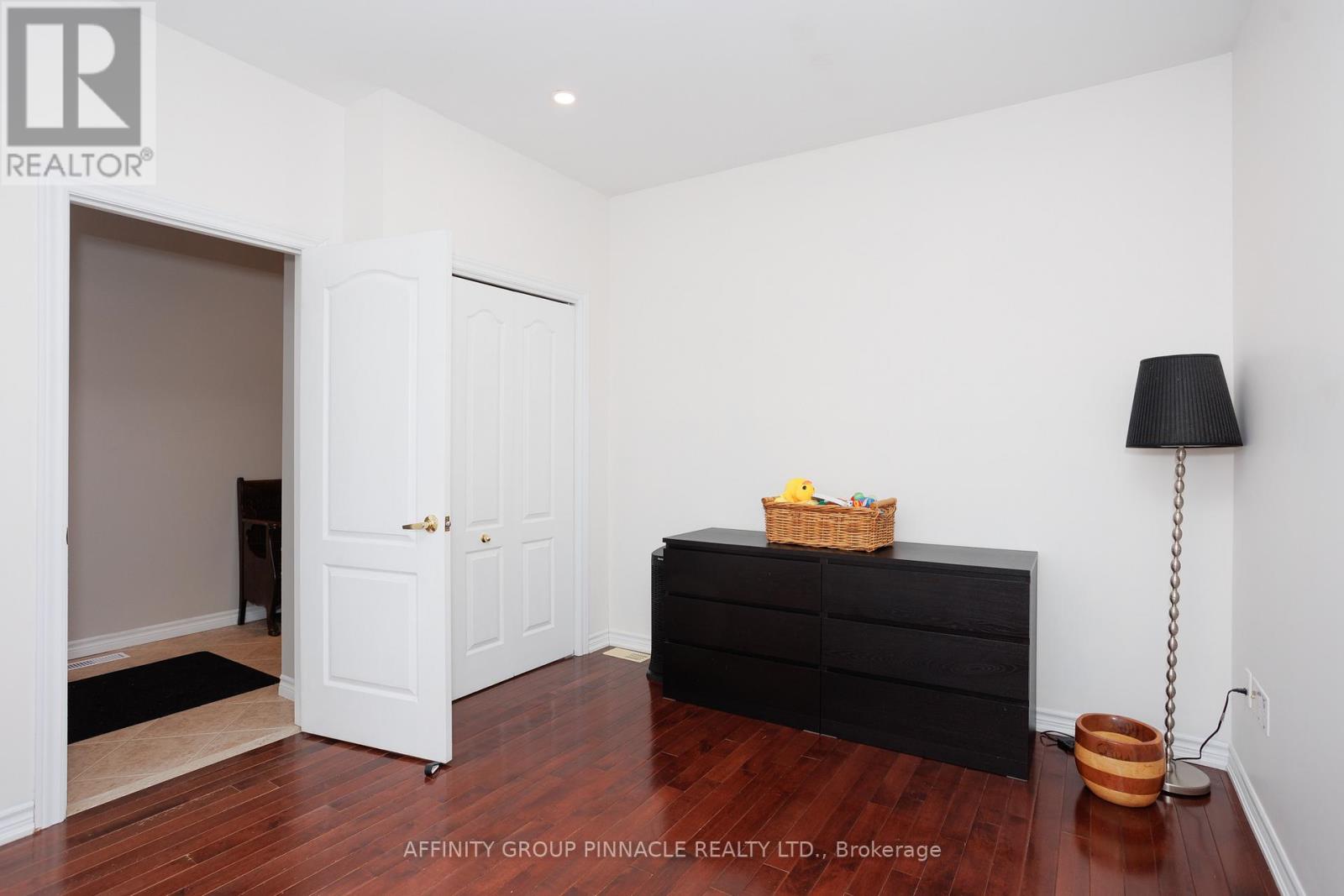 54 Ellis Crescent, Kawartha Lakes (Lindsay), Ontario  K9V 5Y1 - Photo 10 - X12118949