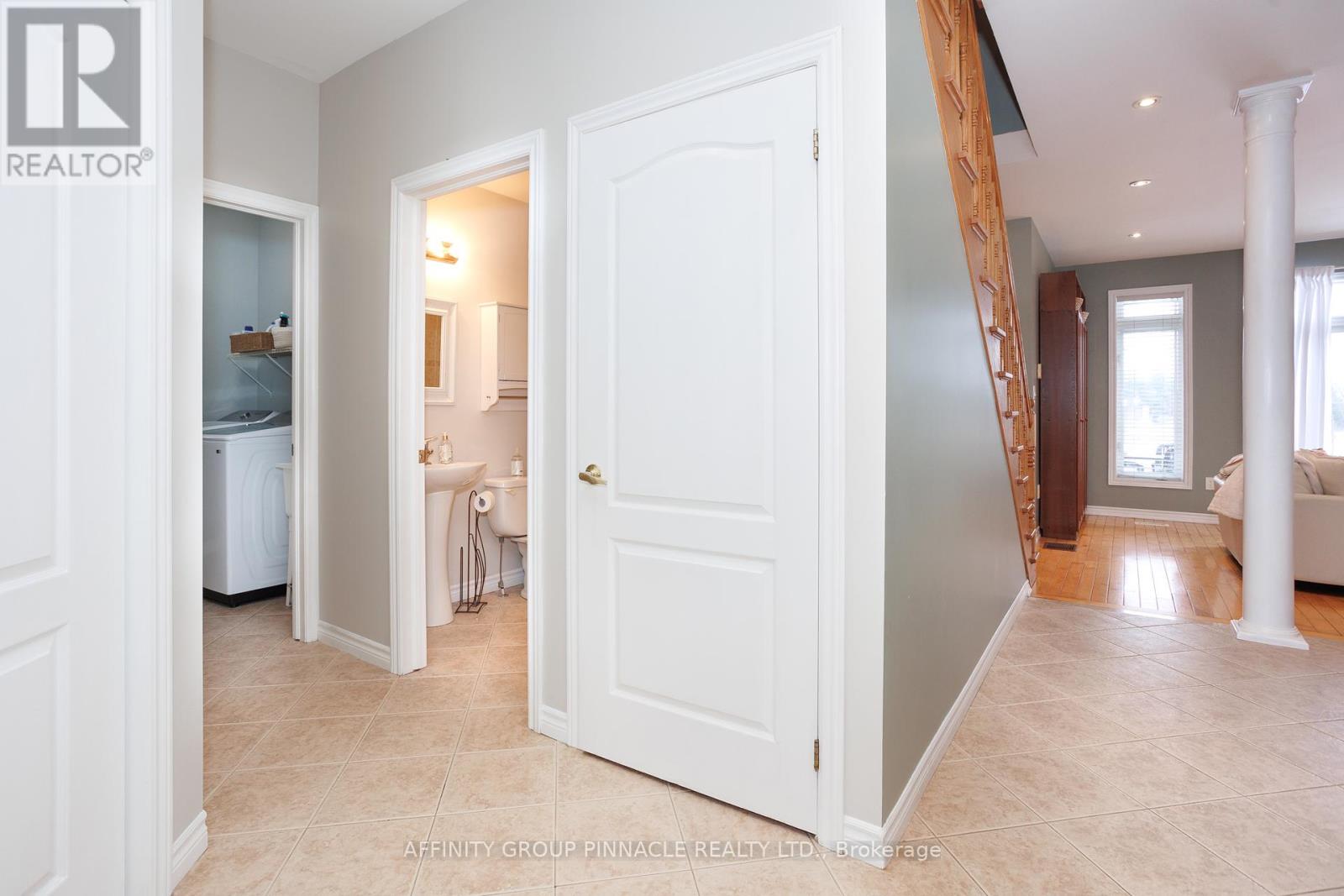54 Ellis Crescent, Kawartha Lakes (Lindsay), Ontario  K9V 5Y1 - Photo 11 - X12118949