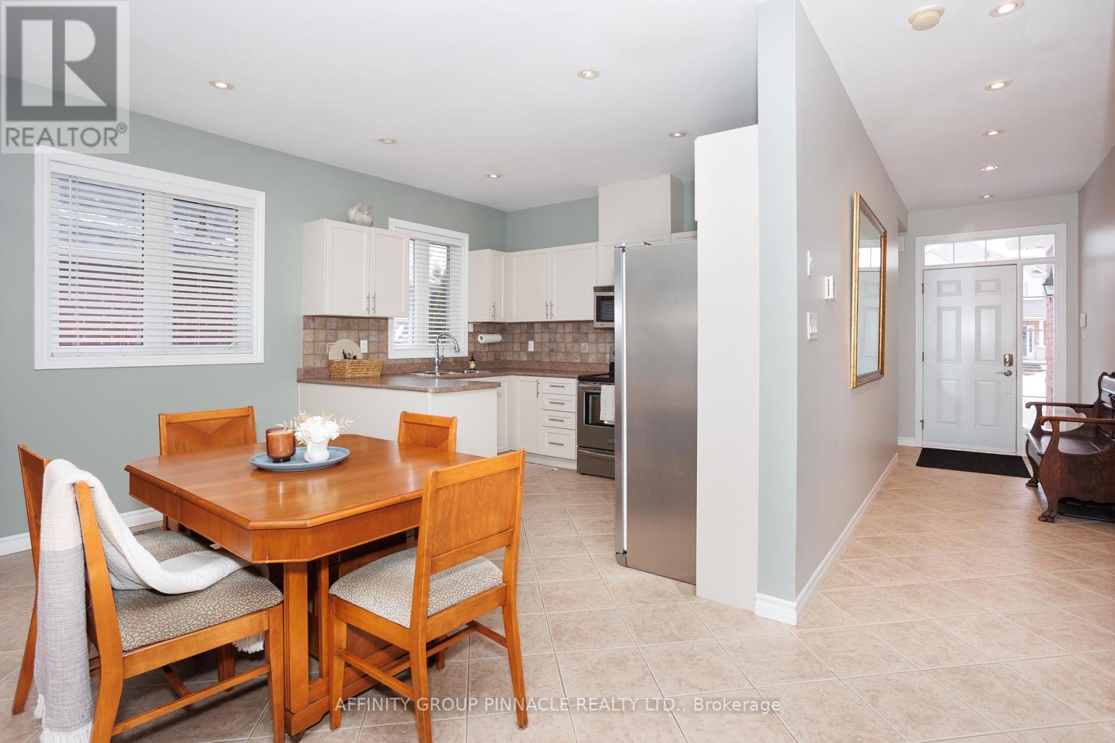 54 Ellis Crescent, Kawartha Lakes (Lindsay), Ontario  K9V 5Y1 - Photo 12 - X12118949