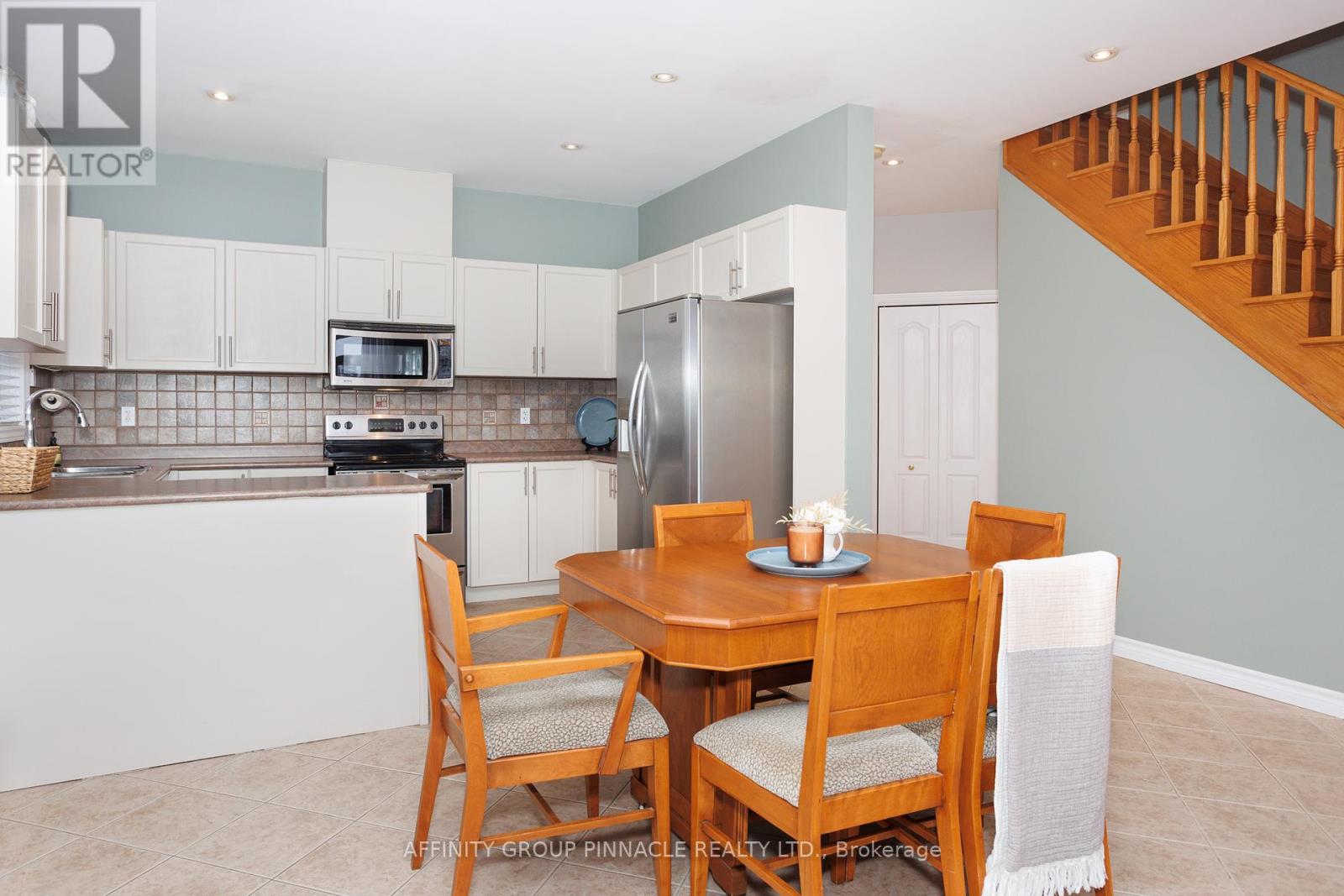 54 Ellis Crescent, Kawartha Lakes (Lindsay), Ontario  K9V 5Y1 - Photo 13 - X12118949
