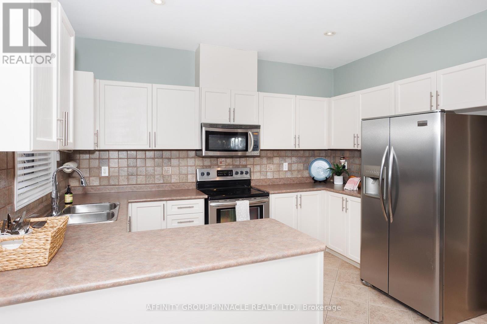54 Ellis Crescent, Kawartha Lakes (Lindsay), Ontario  K9V 5Y1 - Photo 14 - X12118949