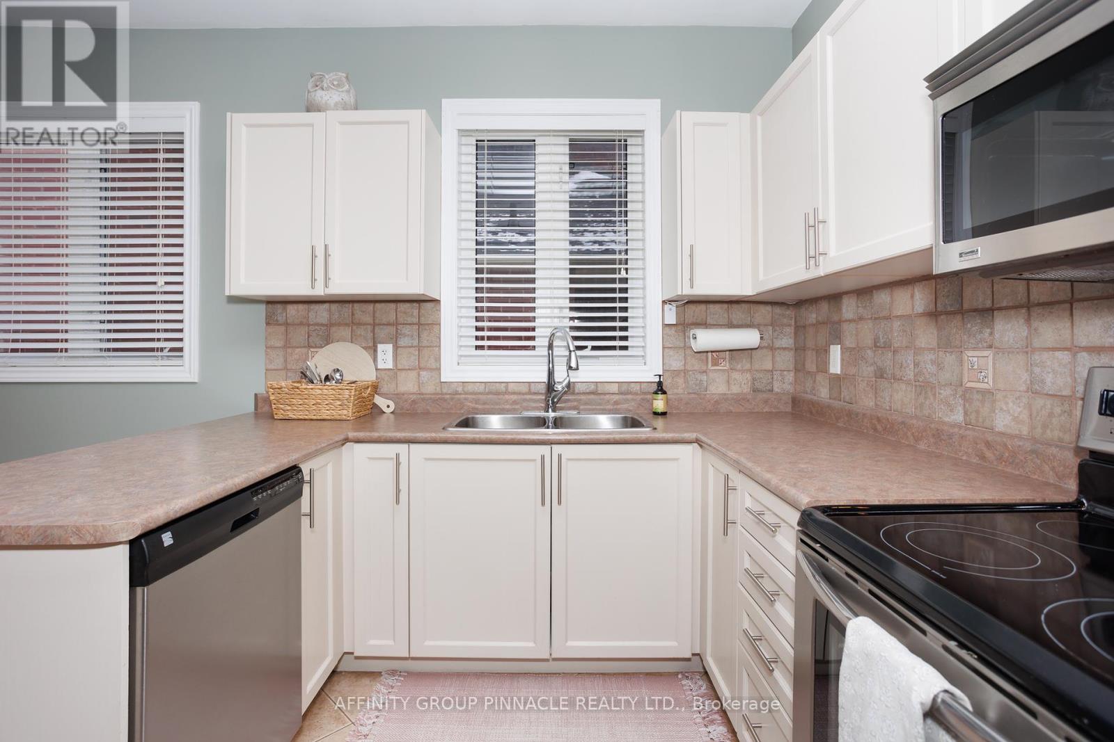 54 Ellis Crescent, Kawartha Lakes (Lindsay), Ontario  K9V 5Y1 - Photo 16 - X12118949