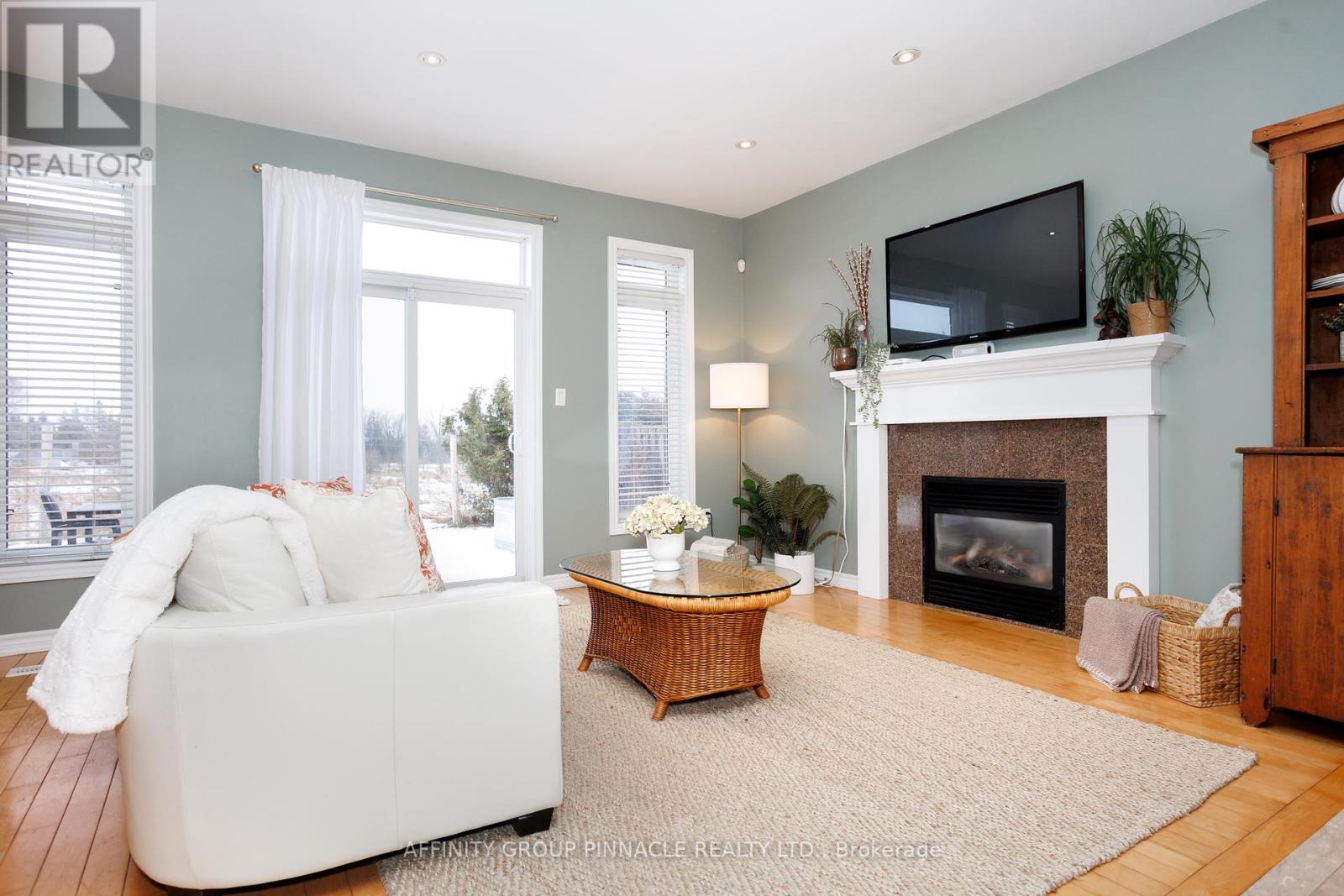54 Ellis Crescent, Kawartha Lakes (Lindsay), Ontario  K9V 5Y1 - Photo 22 - X12118949