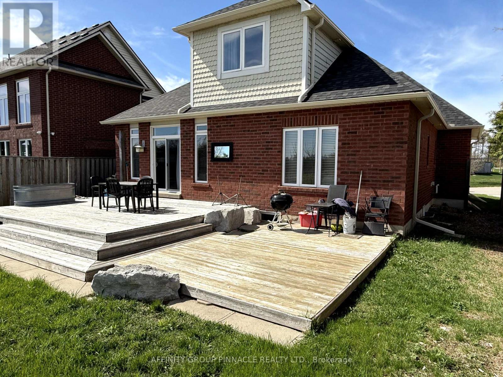 54 Ellis Crescent, Kawartha Lakes (Lindsay), Ontario  K9V 5Y1 - Photo 3 - X12118949