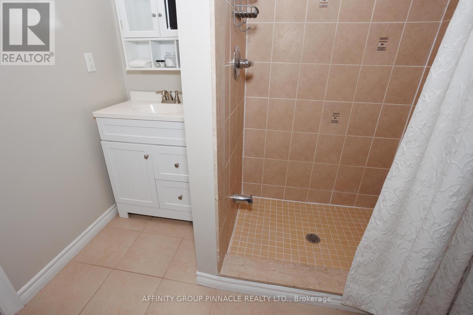 54 Ellis Crescent, Kawartha Lakes (Lindsay), Ontario  K9V 5Y1 - Photo 33 - X12118949