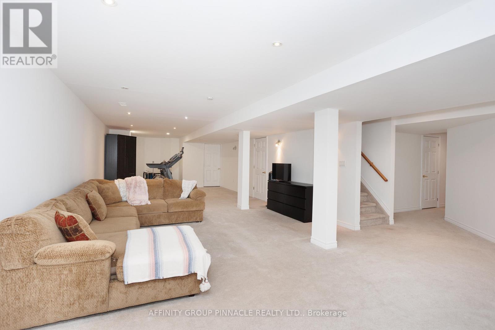 54 Ellis Crescent, Kawartha Lakes (Lindsay), Ontario  K9V 5Y1 - Photo 38 - X12118949