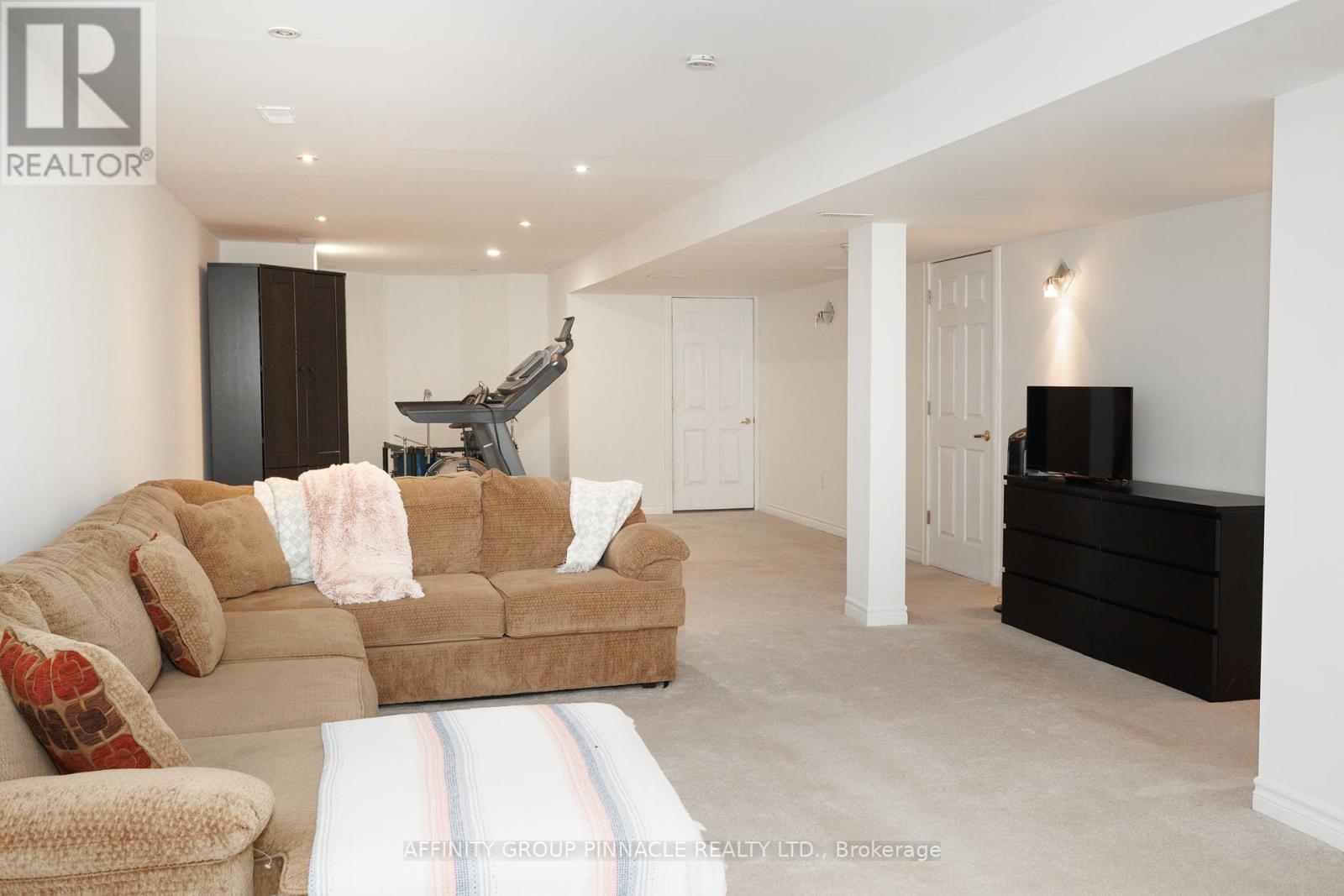 54 Ellis Crescent, Kawartha Lakes (Lindsay), Ontario  K9V 5Y1 - Photo 39 - X12118949