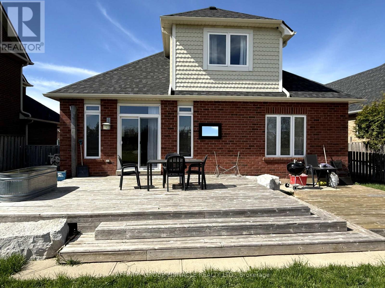 54 Ellis Crescent, Kawartha Lakes (Lindsay), Ontario  K9V 5Y1 - Photo 4 - X12118949