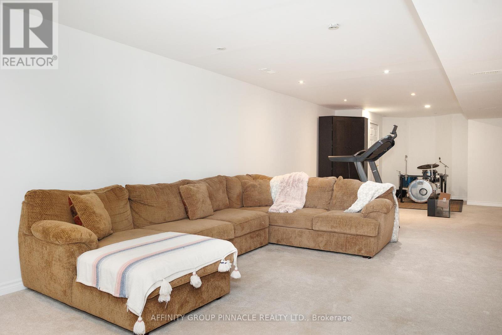 54 Ellis Crescent, Kawartha Lakes (Lindsay), Ontario  K9V 5Y1 - Photo 40 - X12118949