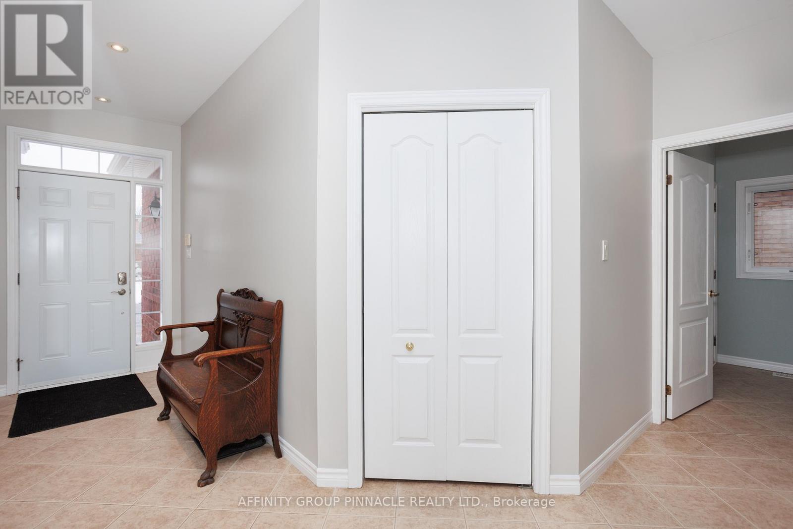 54 Ellis Crescent, Kawartha Lakes (Lindsay), Ontario  K9V 5Y1 - Photo 5 - X12118949