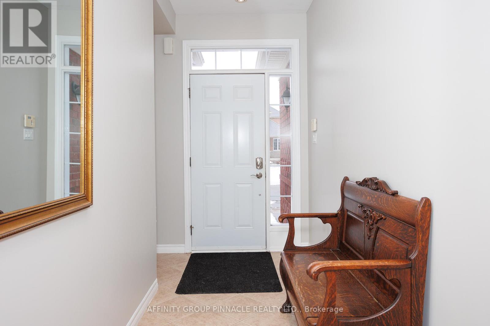 54 Ellis Crescent, Kawartha Lakes (Lindsay), Ontario  K9V 5Y1 - Photo 6 - X12118949
