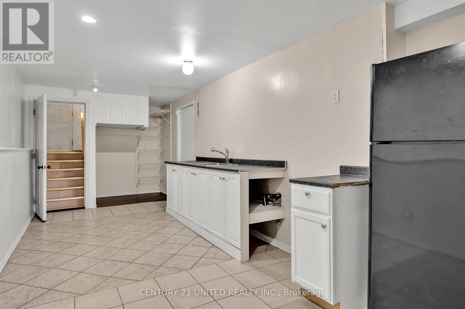 719 Mountain Ash Road, Peterborough South (West), Ontario  K9J 8K1 - Photo 31 - X12119075