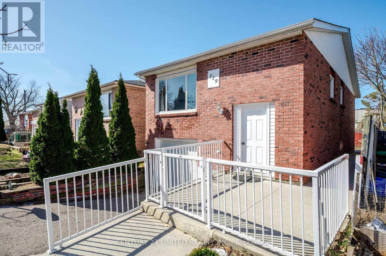 719 Mountain Ash Road, Peterborough South (West), Ontario  K9J 8K1 - Photo 4 - X12119075