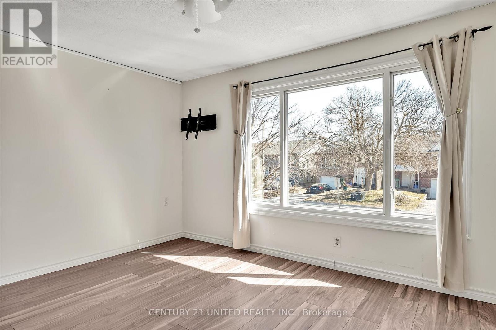 719 Mountain Ash Road, Peterborough South (West), Ontario  K9J 8K1 - Photo 8 - X12119075