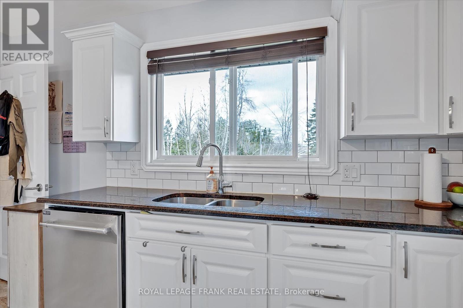 878 Payne Line Road, Douro-Dummer, Ontario  K0L 3A0 - Photo 12 - X12119160