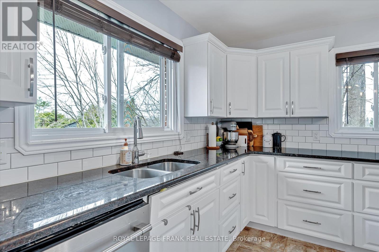 878 Payne Line Road, Douro-Dummer, Ontario  K0L 3A0 - Photo 13 - X12119160