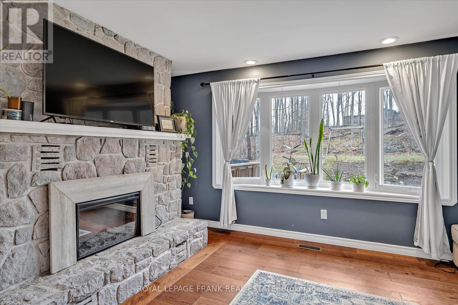 878 Payne Line Road, Douro-Dummer, Ontario  K0L 3A0 - Photo 6 - X12119160
