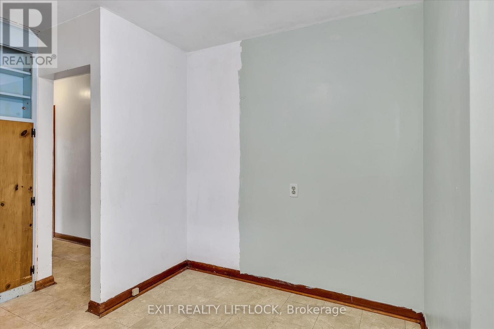 250 Bellevue Street, Peterborough North (South), Ontario  K9H 5E5 - Photo 10 - X12119208