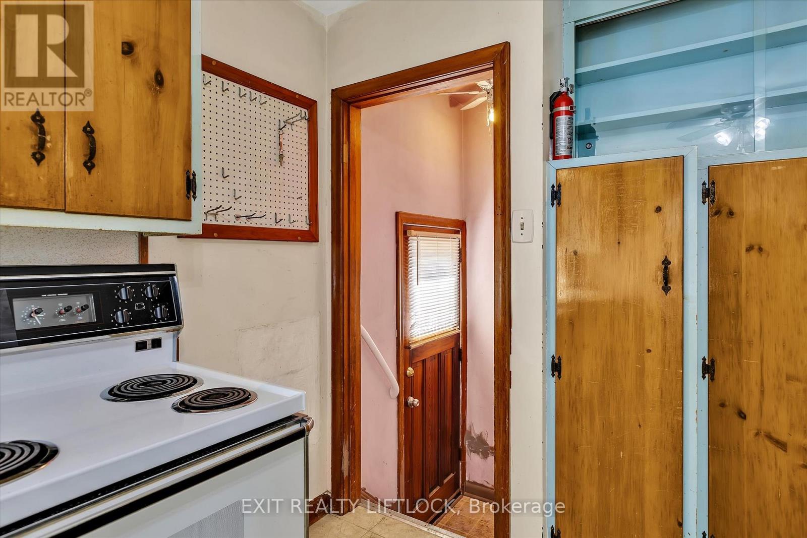 250 Bellevue Street, Peterborough North (South), Ontario  K9H 5E5 - Photo 12 - X12119208