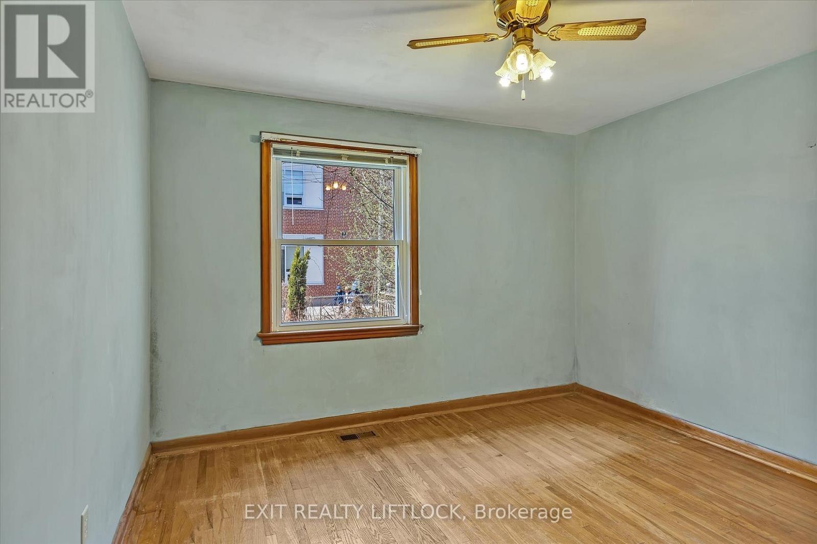 250 Bellevue Street, Peterborough North (South), Ontario  K9H 5E5 - Photo 14 - X12119208
