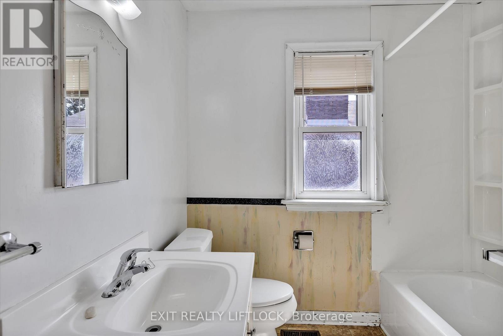 250 Bellevue Street, Peterborough North (South), Ontario  K9H 5E5 - Photo 16 - X12119208
