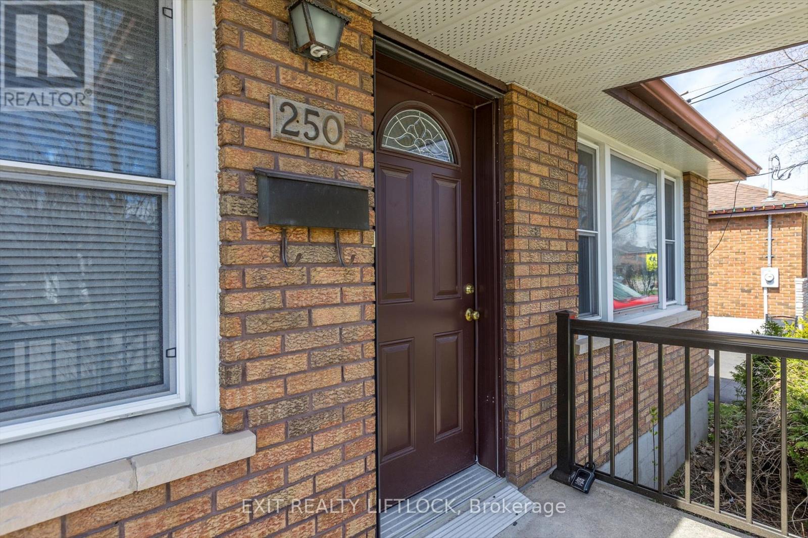 250 Bellevue Street, Peterborough North (South), Ontario  K9H 5E5 - Photo 2 - X12119208