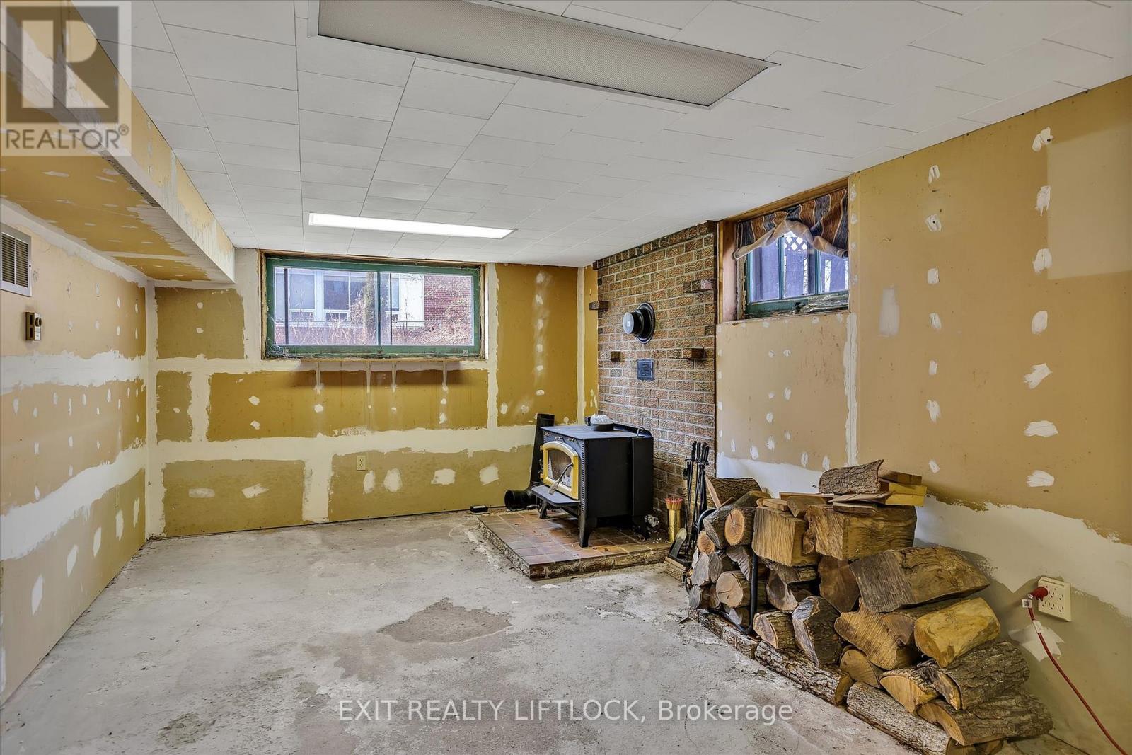 250 Bellevue Street, Peterborough North (South), Ontario  K9H 5E5 - Photo 24 - X12119208