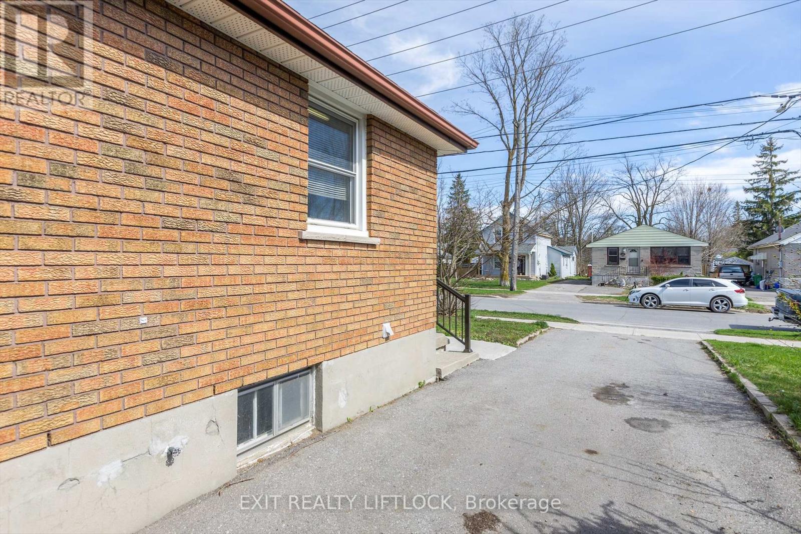 250 Bellevue Street, Peterborough North (South), Ontario  K9H 5E5 - Photo 36 - X12119208