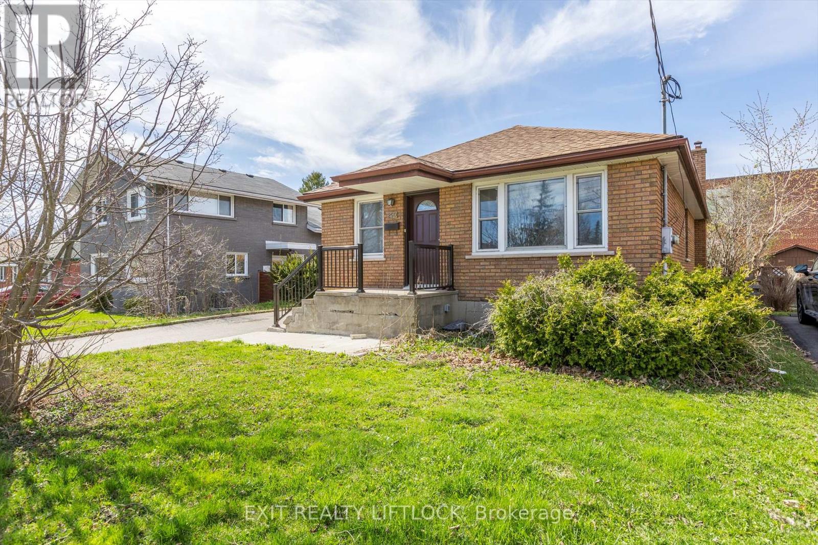 250 Bellevue Street, Peterborough North (South), Ontario  K9H 5E5 - Photo 37 - X12119208
