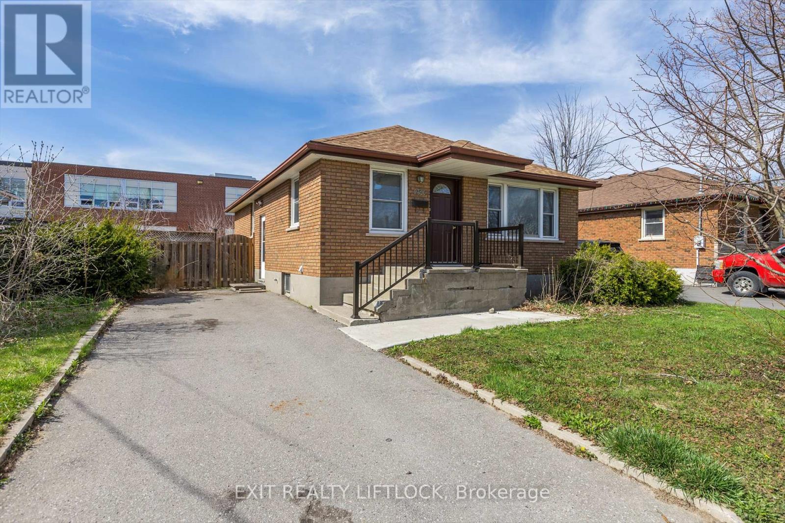 250 Bellevue Street, Peterborough North (South), Ontario  K9H 5E5 - Photo 39 - X12119208