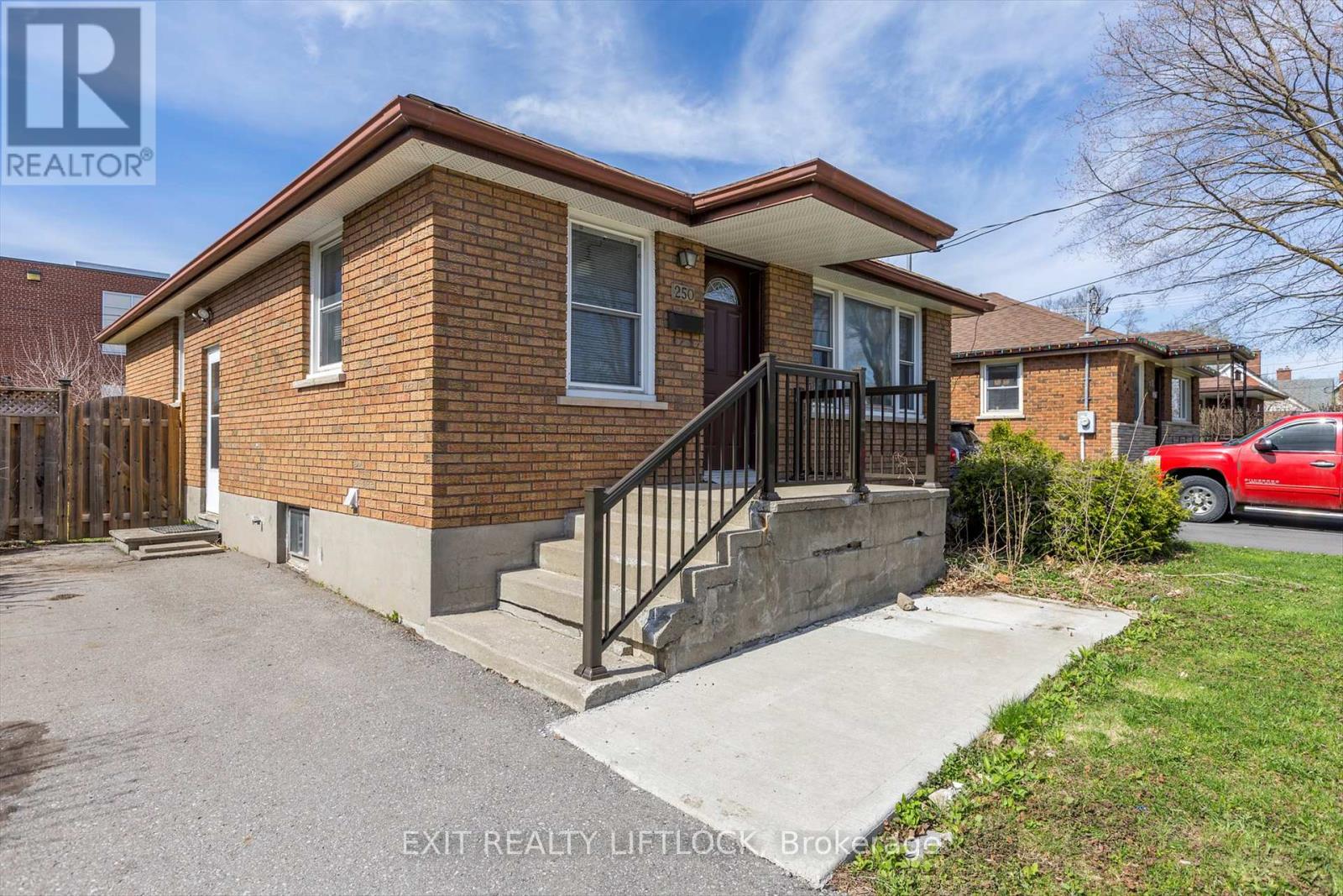 250 Bellevue Street, Peterborough North (South), Ontario  K9H 5E5 - Photo 40 - X12119208