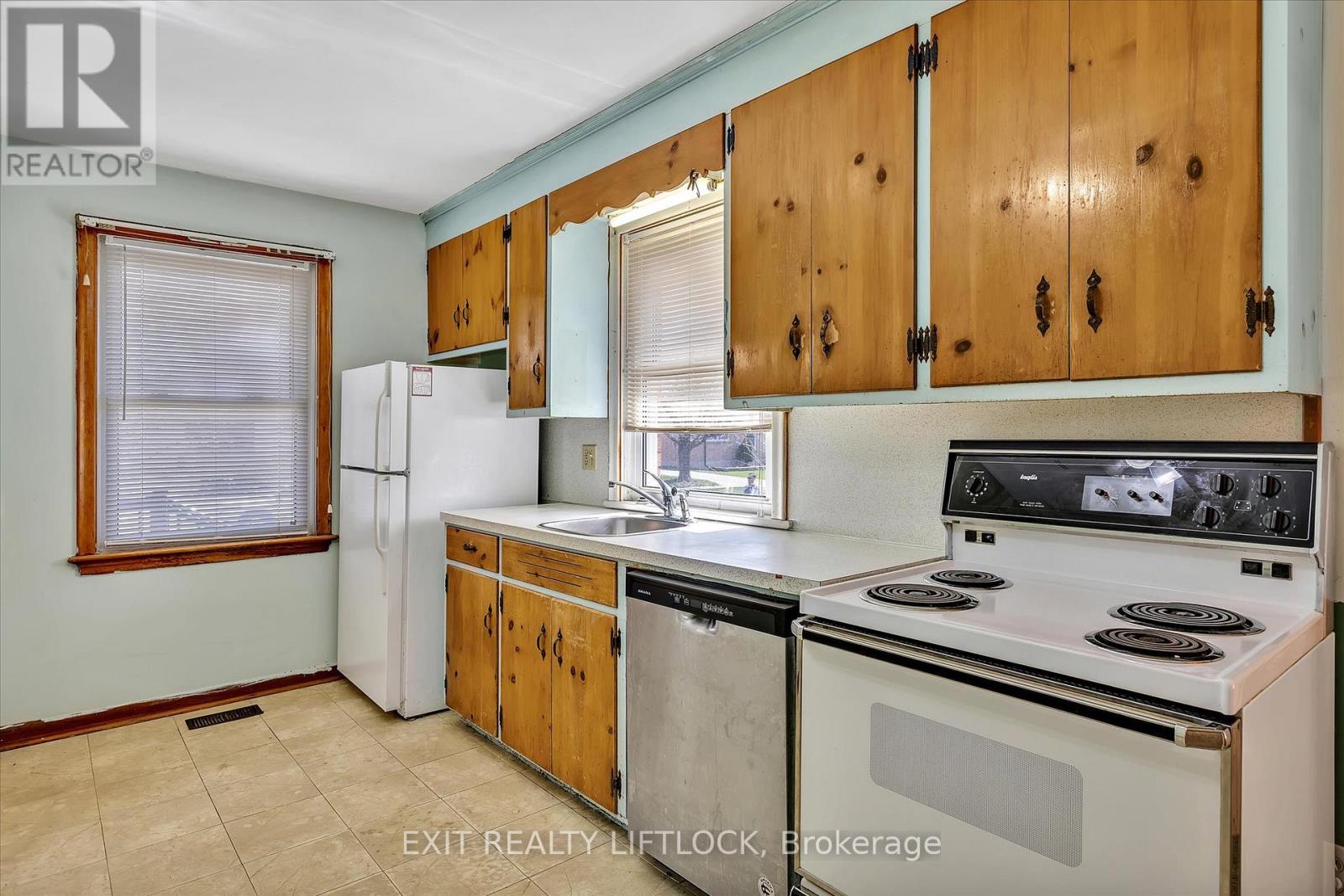 250 Bellevue Street, Peterborough North (South), Ontario  K9H 5E5 - Photo 7 - X12119208