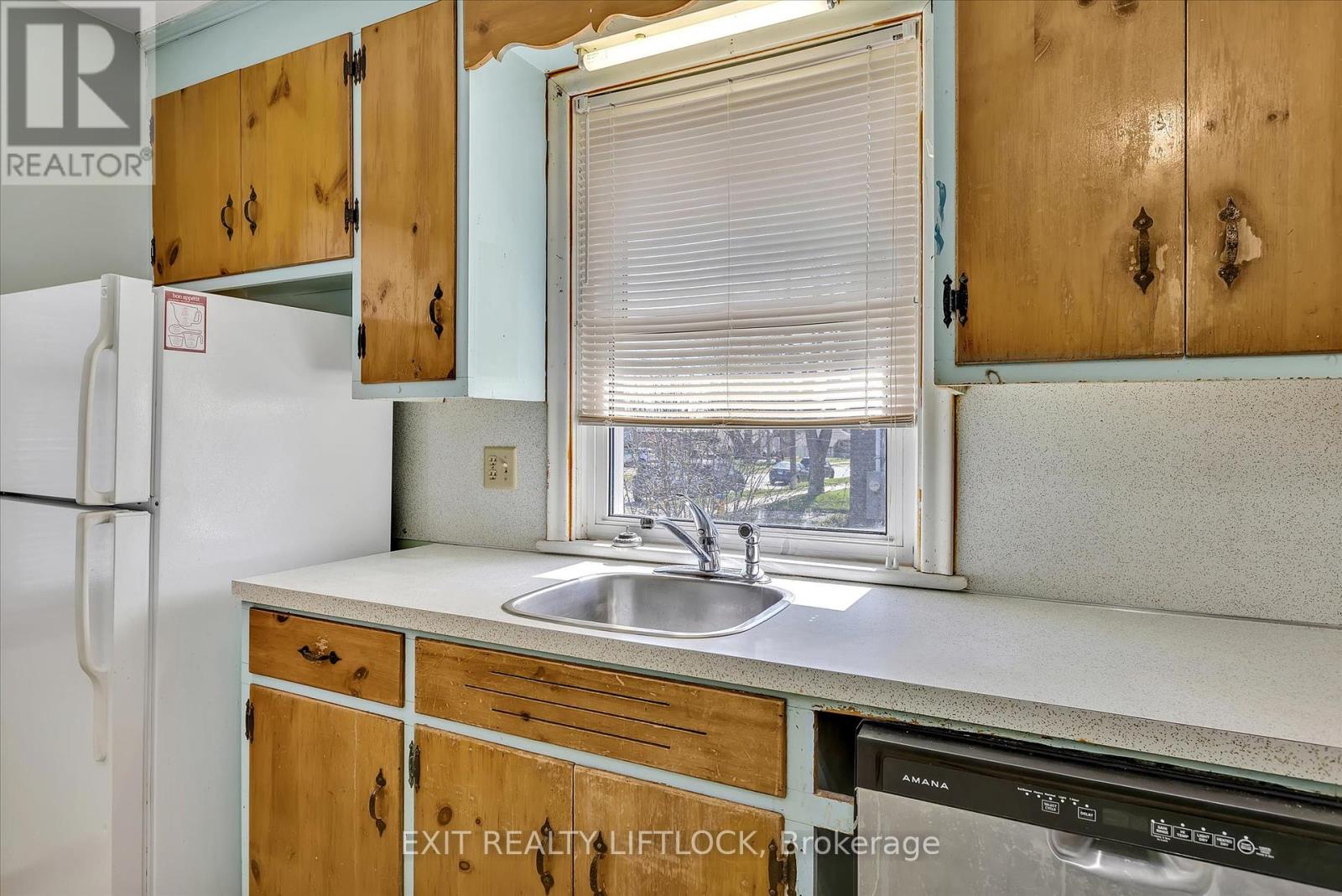 250 Bellevue Street, Peterborough North (South), Ontario  K9H 5E5 - Photo 8 - X12119208