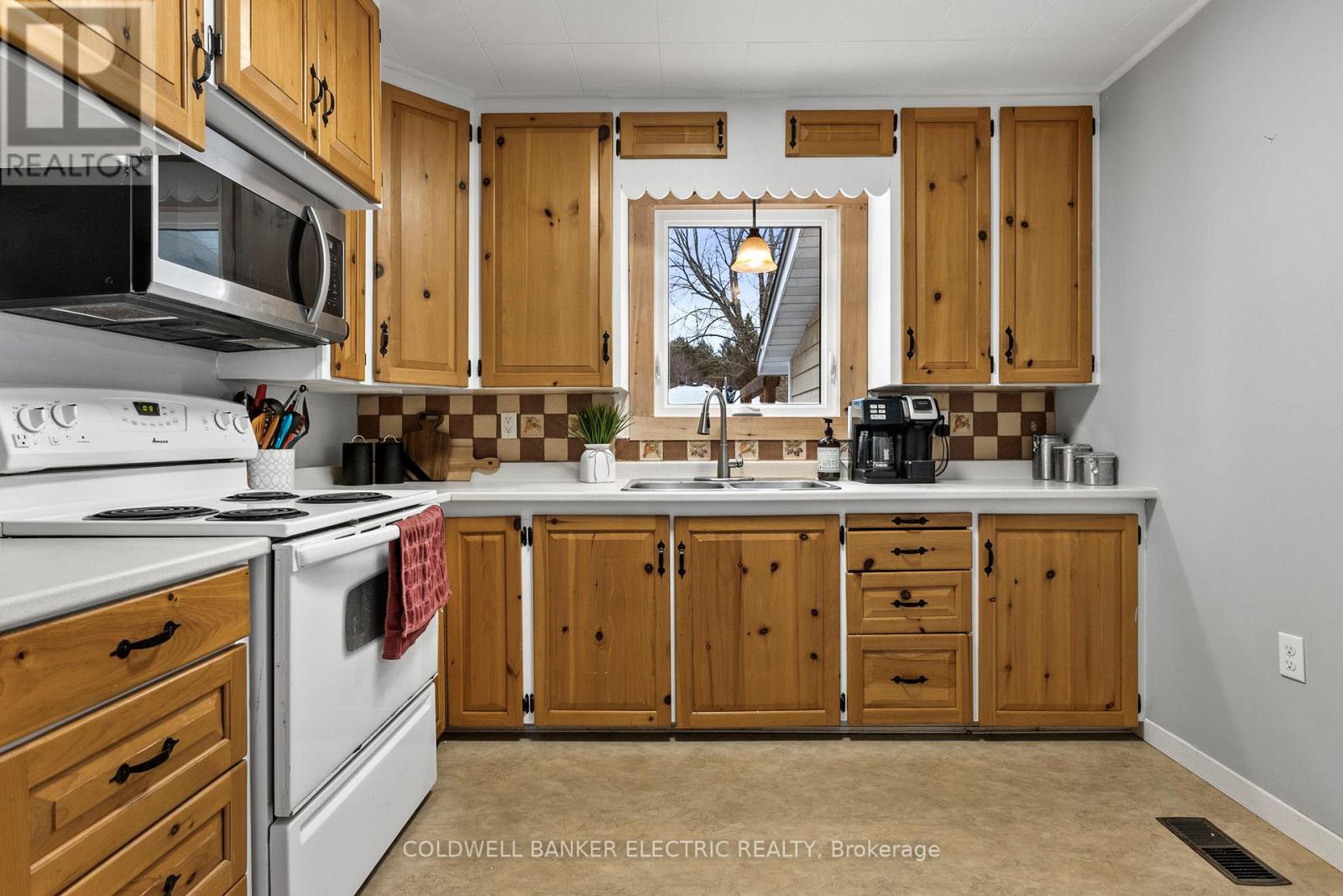58 River Street, North Kawartha, Ontario  K0L 1A0 - Photo 12 - X12119361