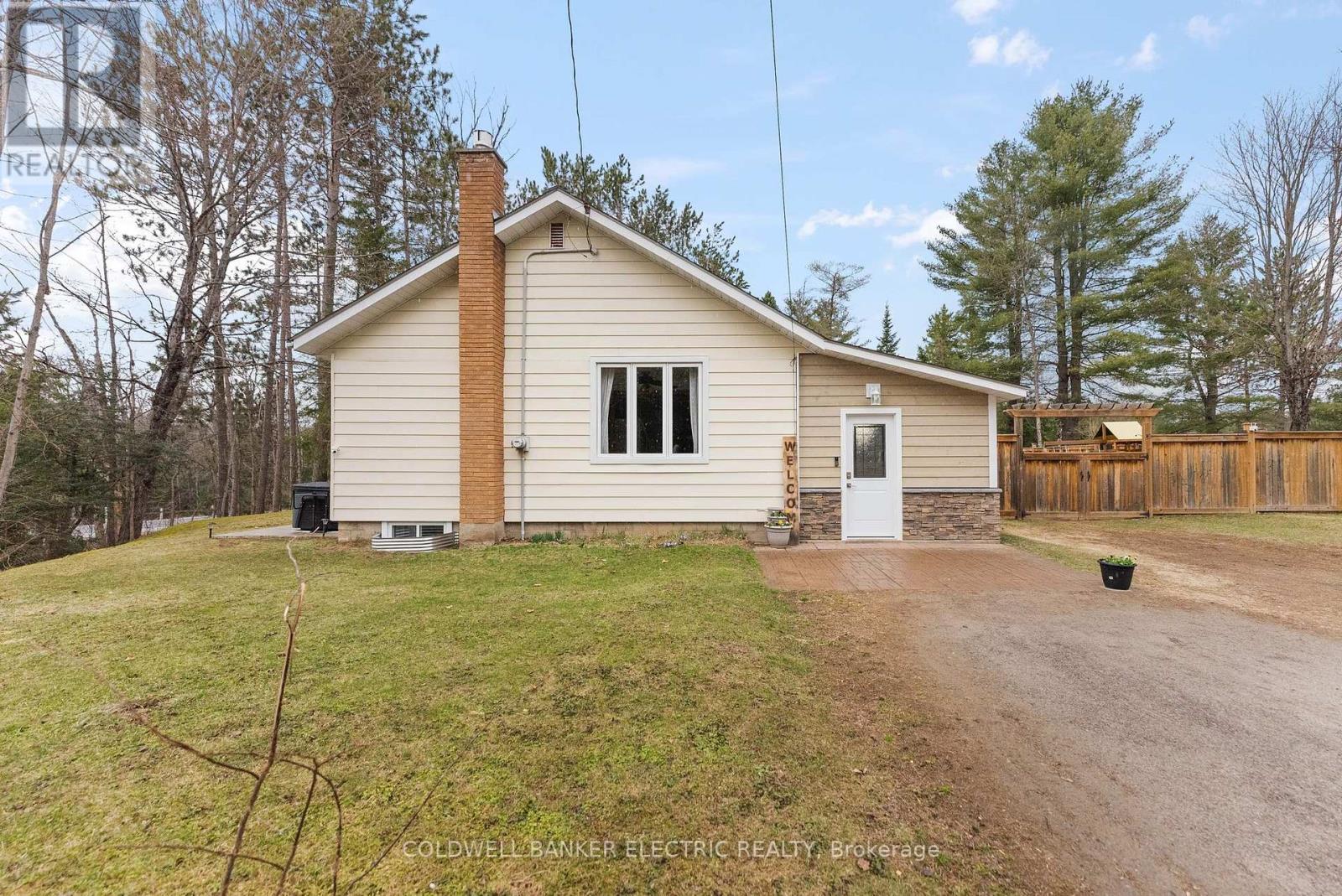 58 River Street, North Kawartha, Ontario  K0L 1A0 - Photo 37 - X12119361