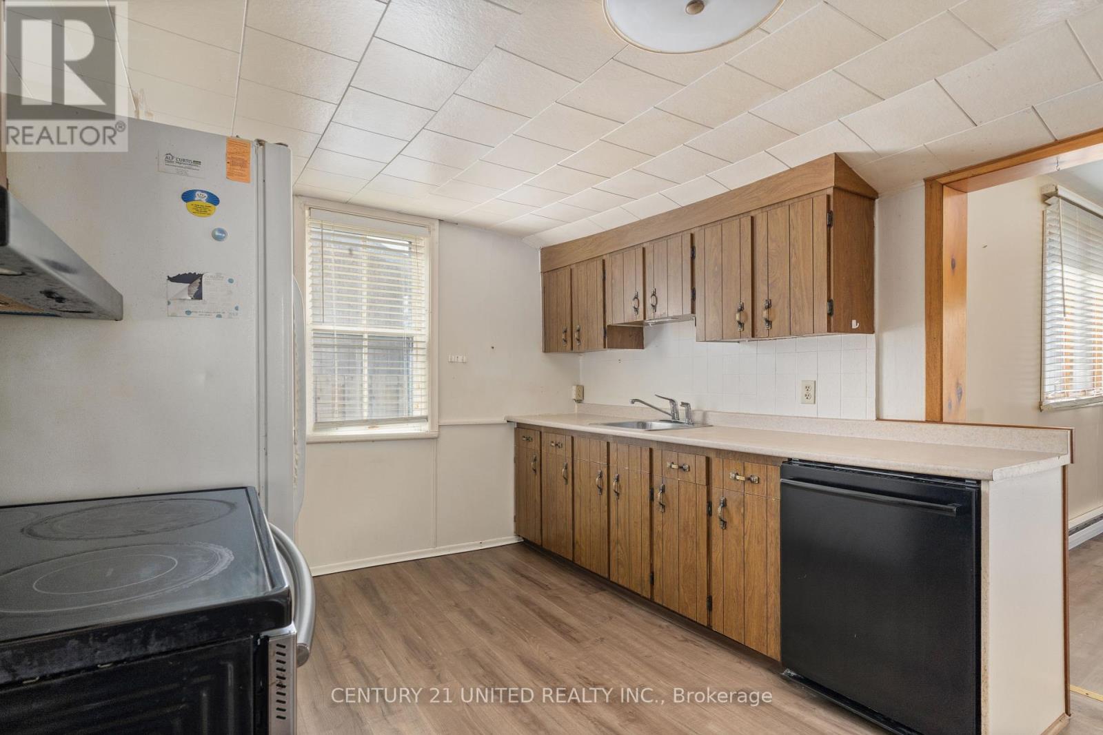 44 Elgin Street, Kawartha Lakes (Lindsay), Ontario  K9V 3W3 - Photo 10 - X12119592