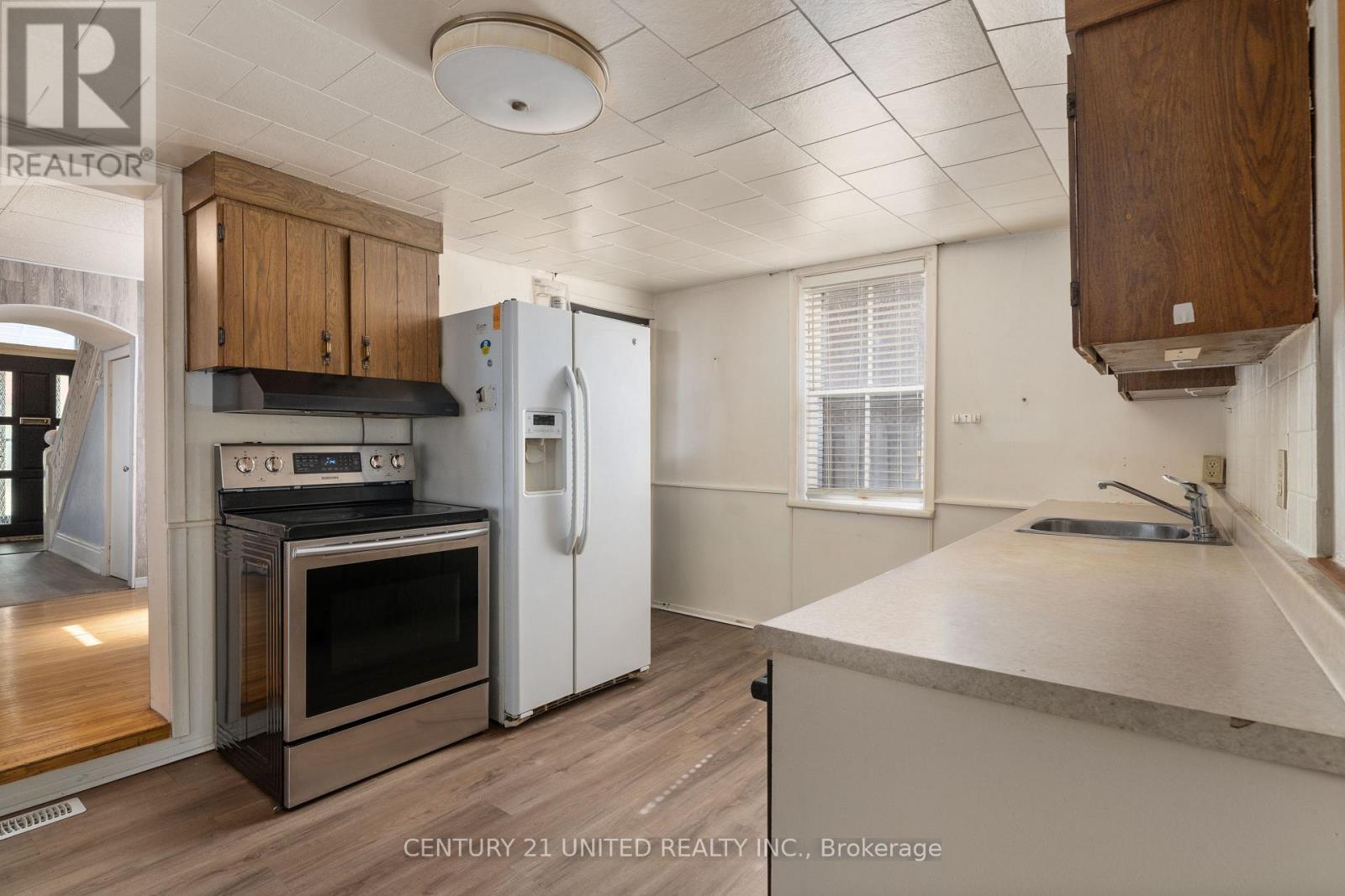 44 Elgin Street, Kawartha Lakes (Lindsay), Ontario  K9V 3W3 - Photo 11 - X12119592