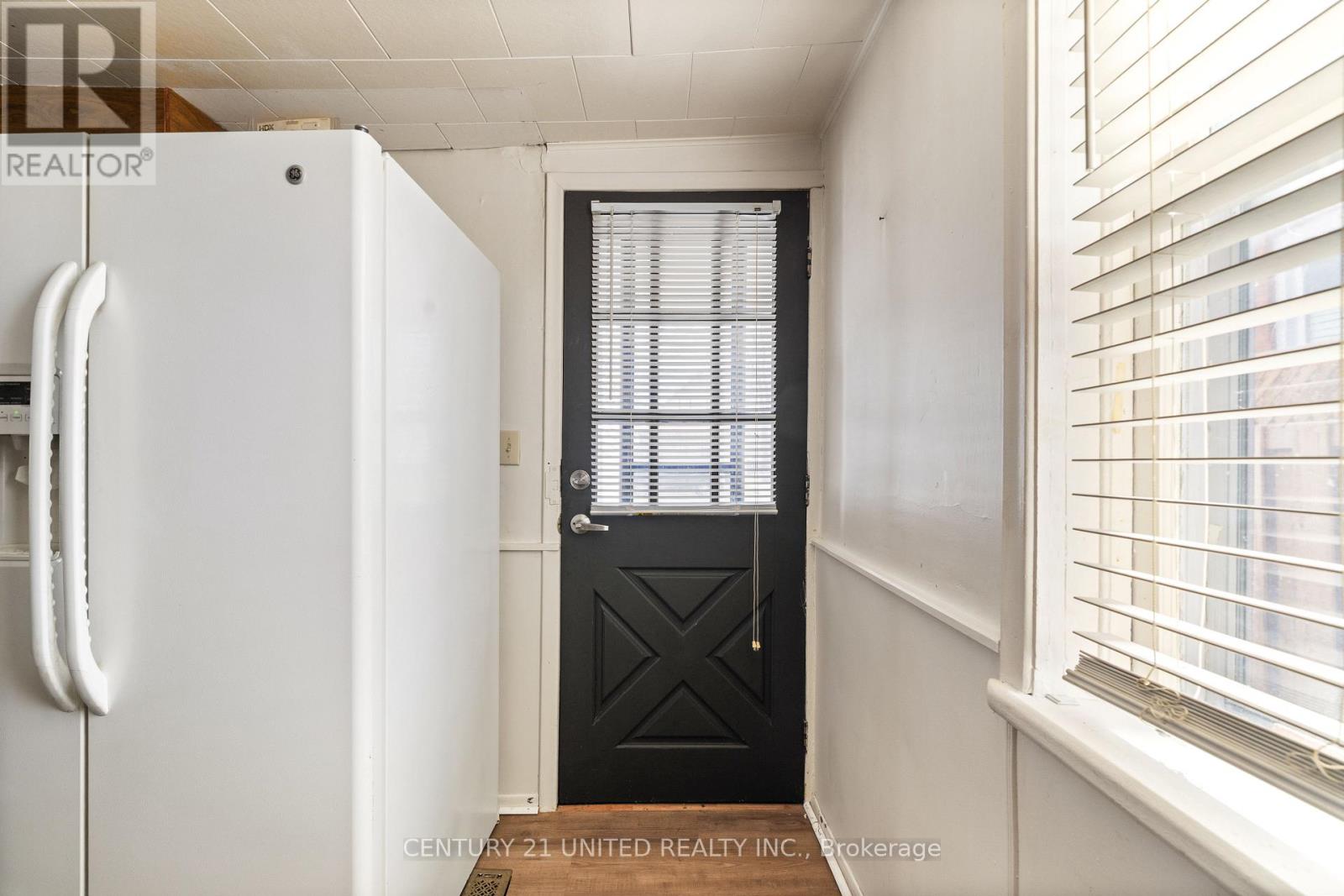 44 Elgin Street, Kawartha Lakes (Lindsay), Ontario  K9V 3W3 - Photo 14 - X12119592