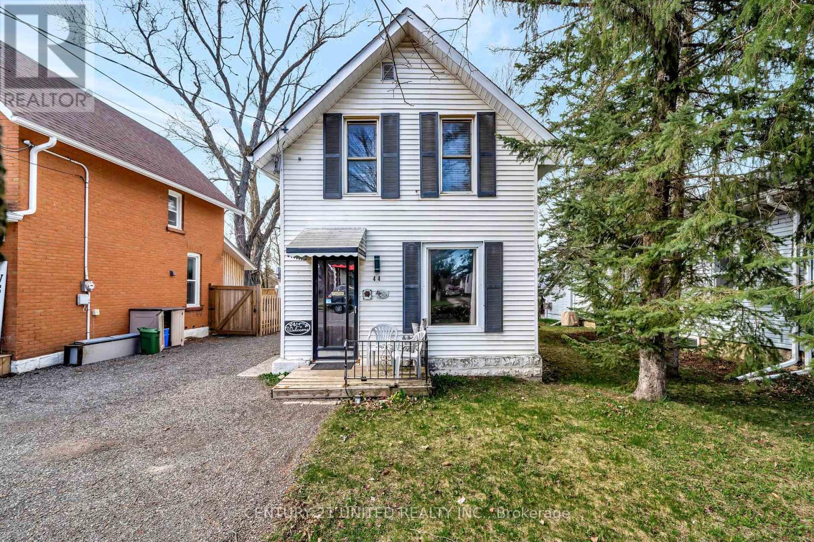 44 Elgin Street, Kawartha Lakes (Lindsay), Ontario  K9V 3W3 - Photo 2 - X12119592