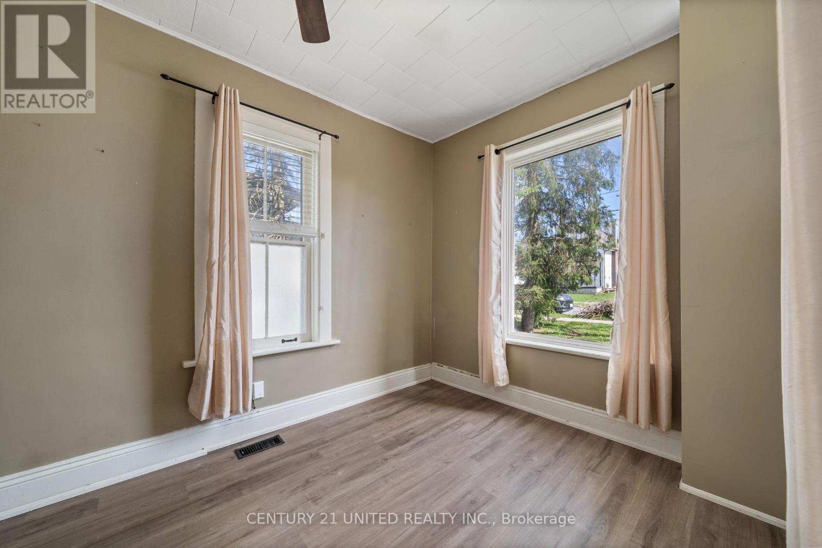 44 Elgin Street, Kawartha Lakes (Lindsay), Ontario  K9V 3W3 - Photo 7 - X12119592
