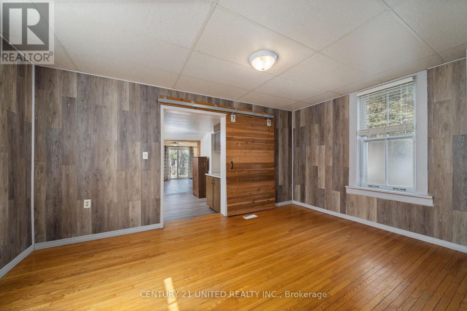 44 Elgin Street, Kawartha Lakes (Lindsay), Ontario  K9V 3W3 - Photo 9 - X12119592