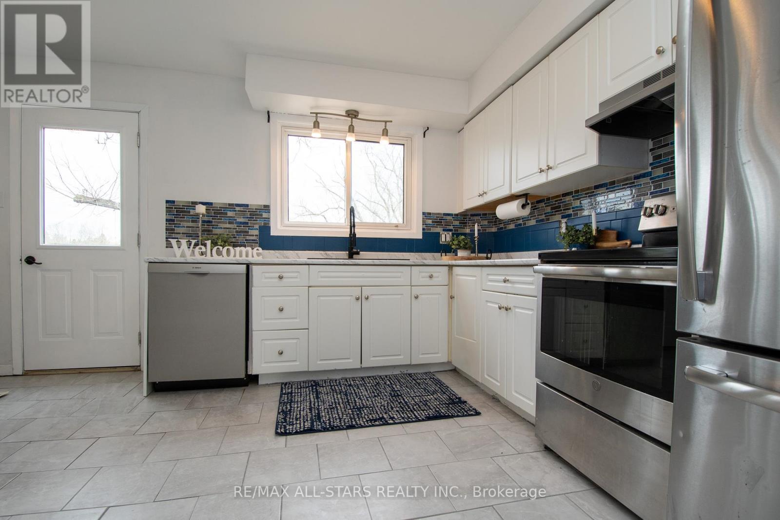 39a Springbrook Drive, Peterborough West (Central), Ontario  K9J 1L3 - Photo 11 - X12119617