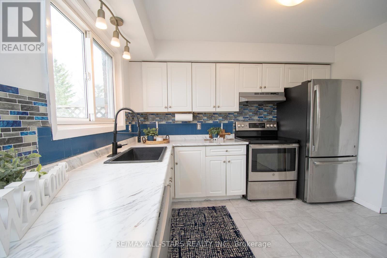 39a Springbrook Drive, Peterborough West (Central), Ontario  K9J 1L3 - Photo 12 - X12119617