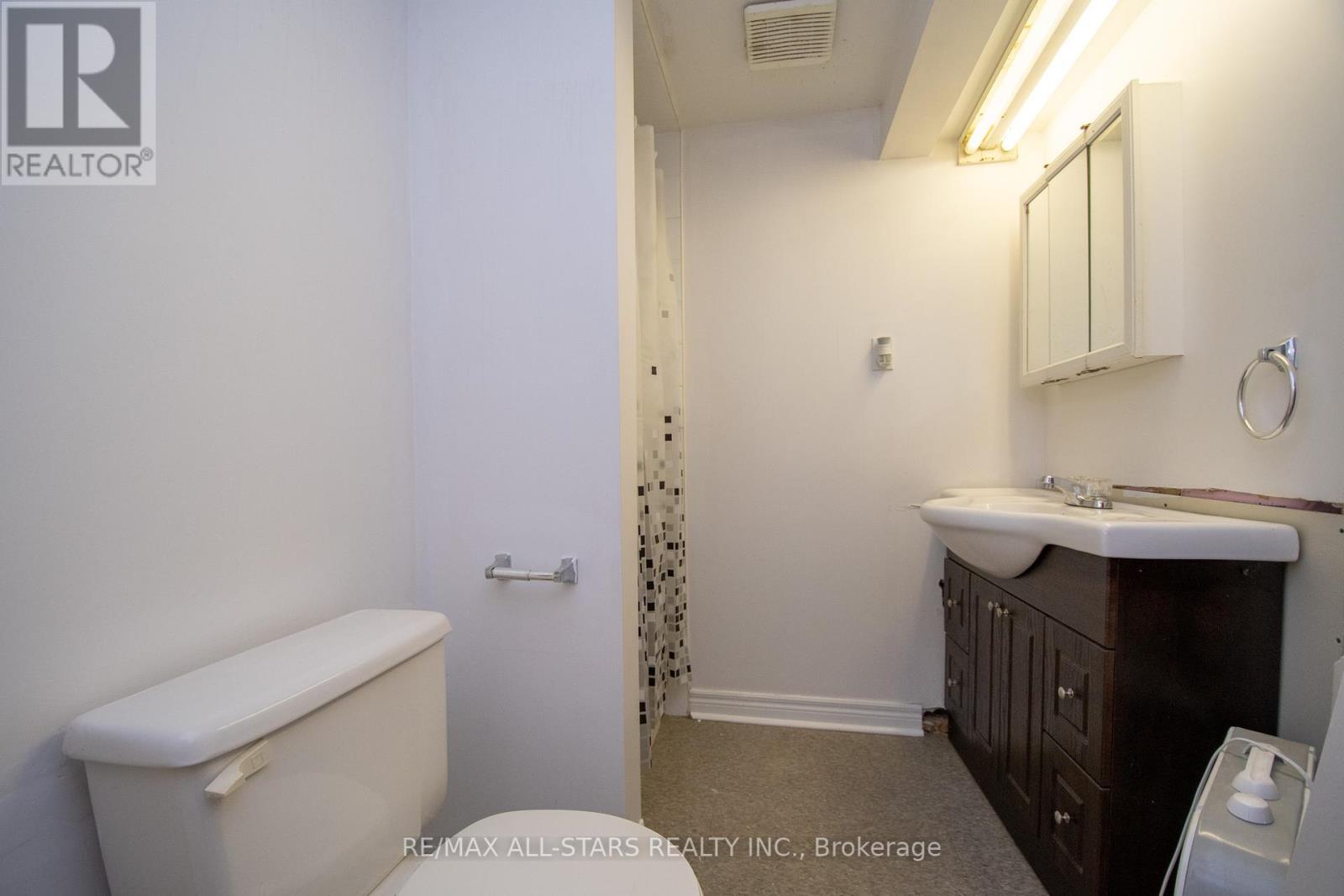 39a Springbrook Drive, Peterborough West (Central), Ontario  K9J 1L3 - Photo 25 - X12119617