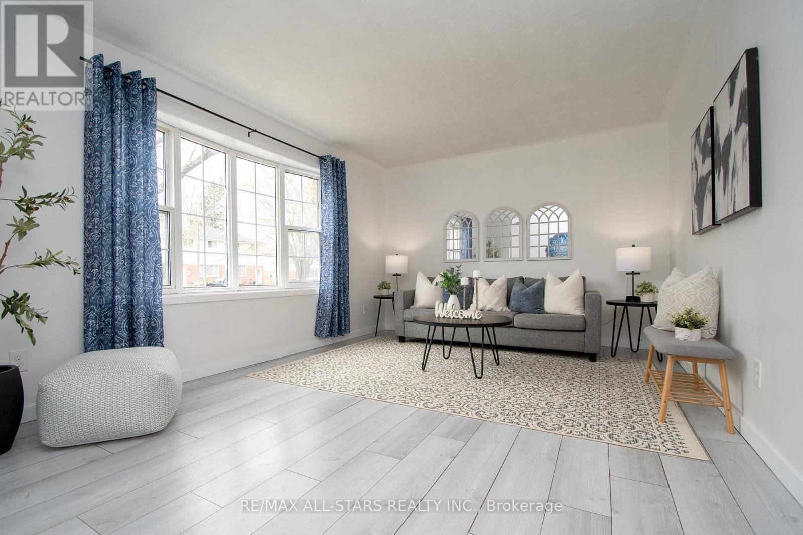 39a Springbrook Drive, Peterborough West (Central), Ontario  K9J 1L3 - Photo 4 - X12119617