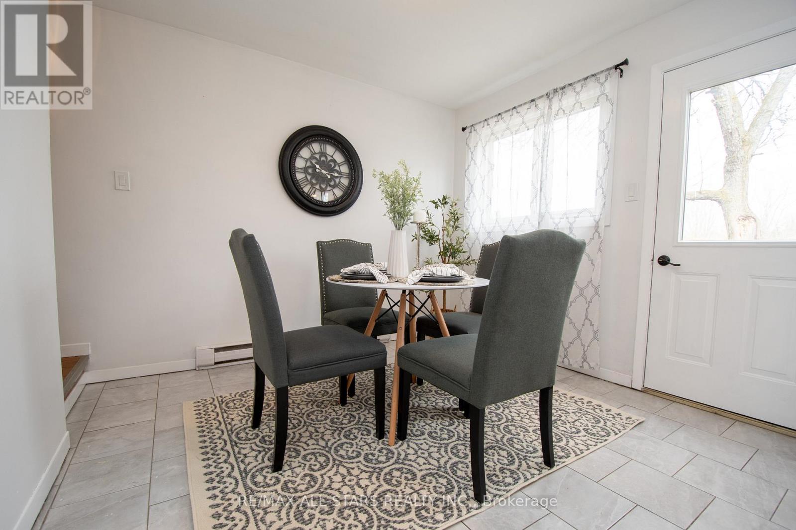 39a Springbrook Drive, Peterborough West (Central), Ontario  K9J 1L3 - Photo 9 - X12119617