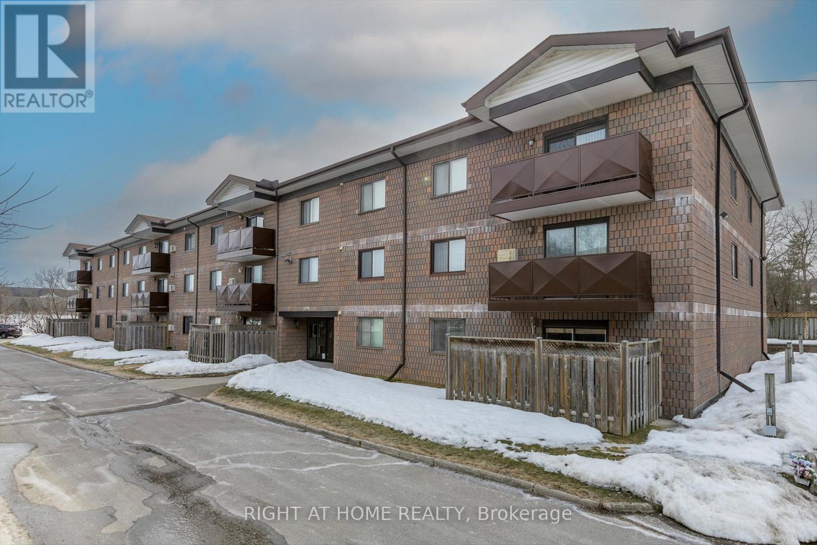 208 - 795 Sherbrooke Street, Peterborough West (North), Ontario  K9J 2R2 - Photo 30 - X12119928